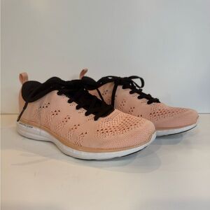 APL Techloom Pro sneakers knit sneakers peach black white size 7.5